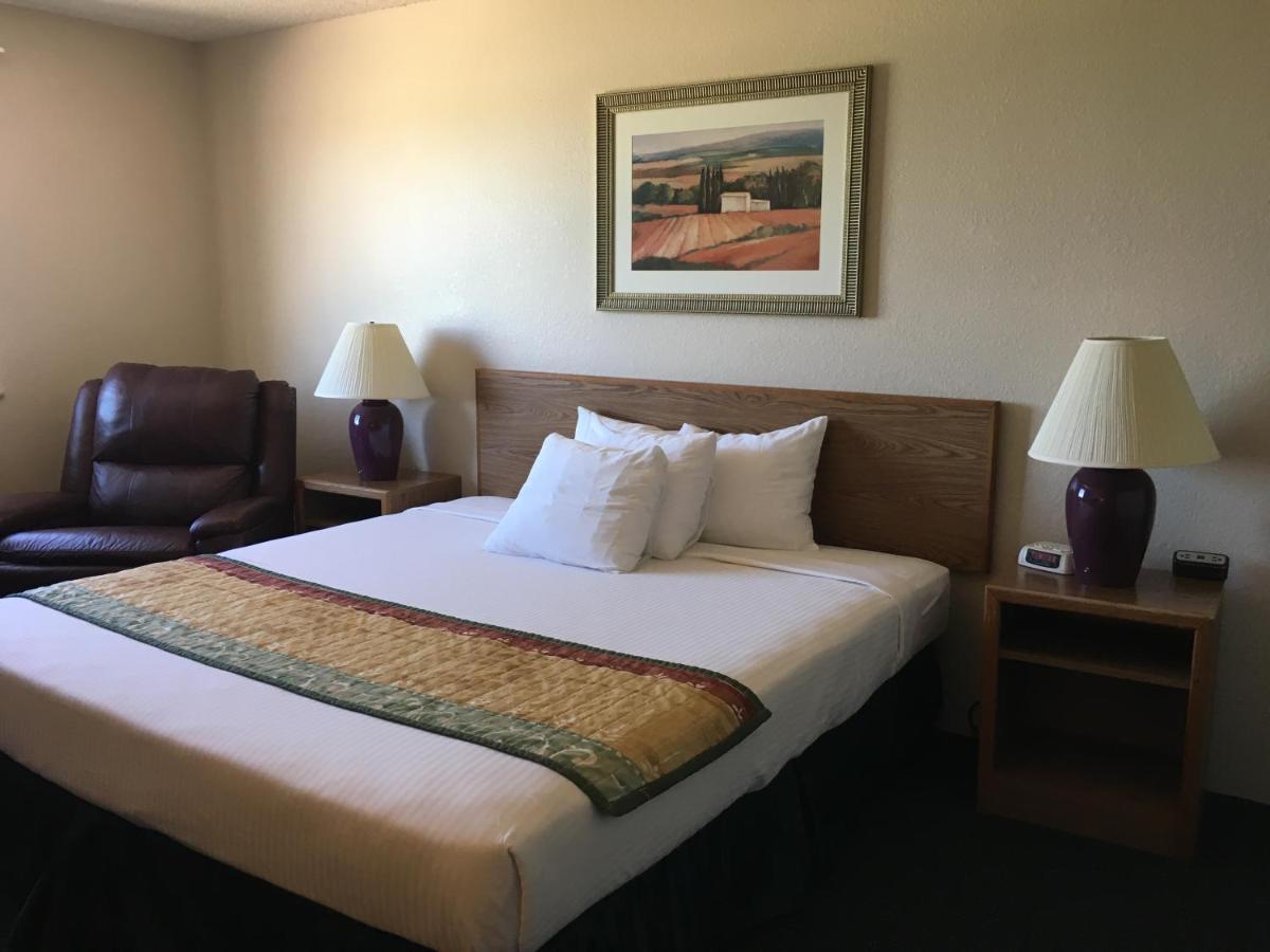 Cassville Four Seasons Inn & Suites Ngoại thất bức ảnh