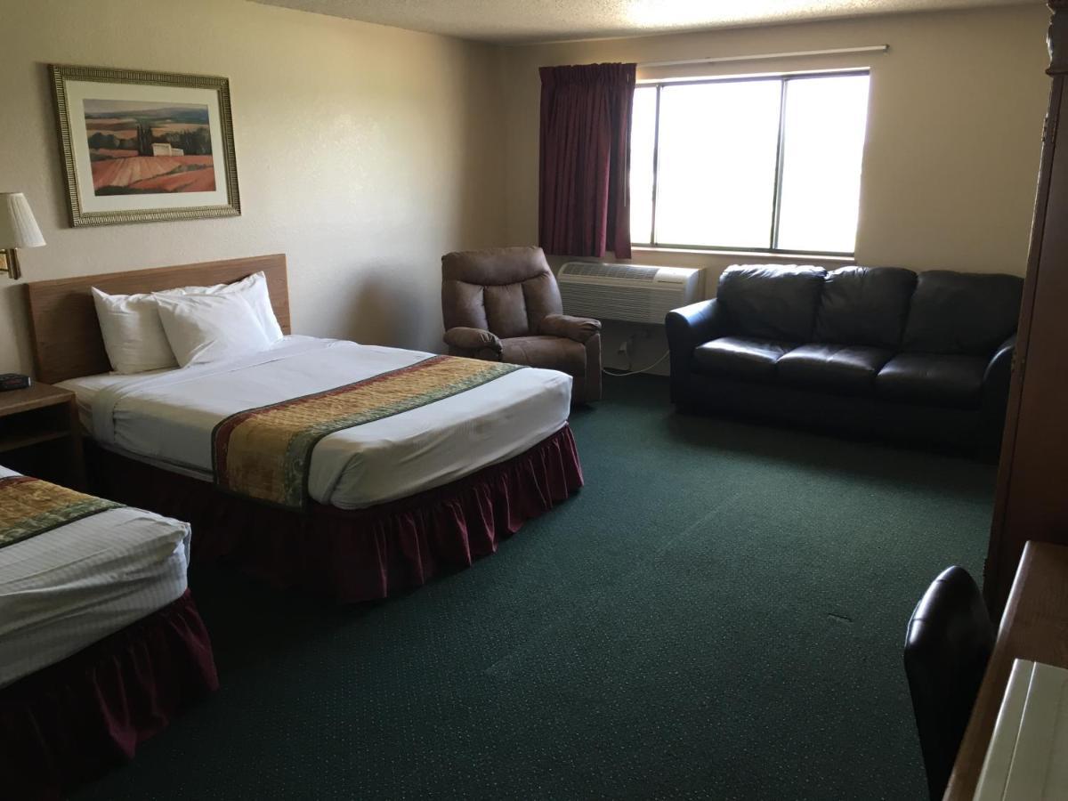 Cassville Four Seasons Inn & Suites Ngoại thất bức ảnh