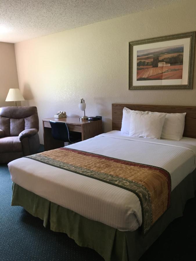 Cassville Four Seasons Inn & Suites Ngoại thất bức ảnh