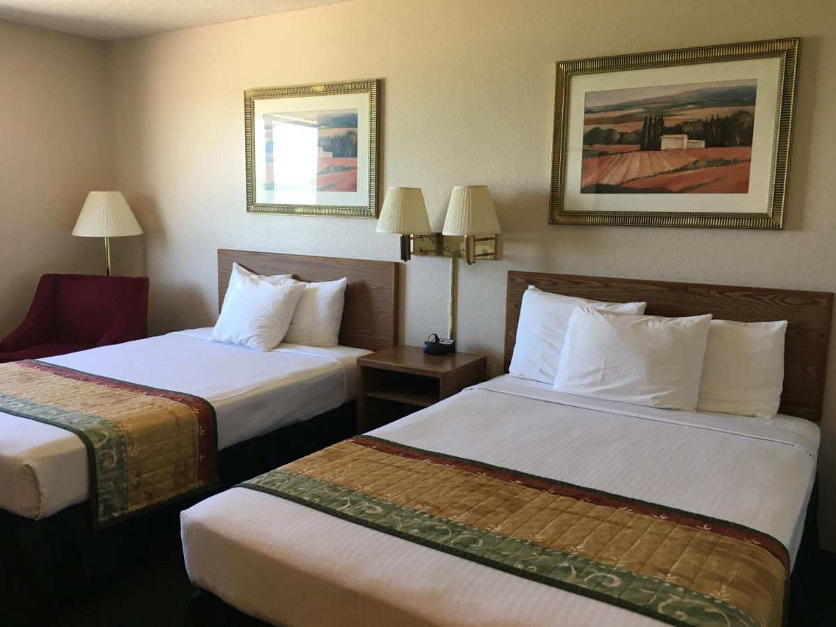 Cassville Four Seasons Inn & Suites Ngoại thất bức ảnh
