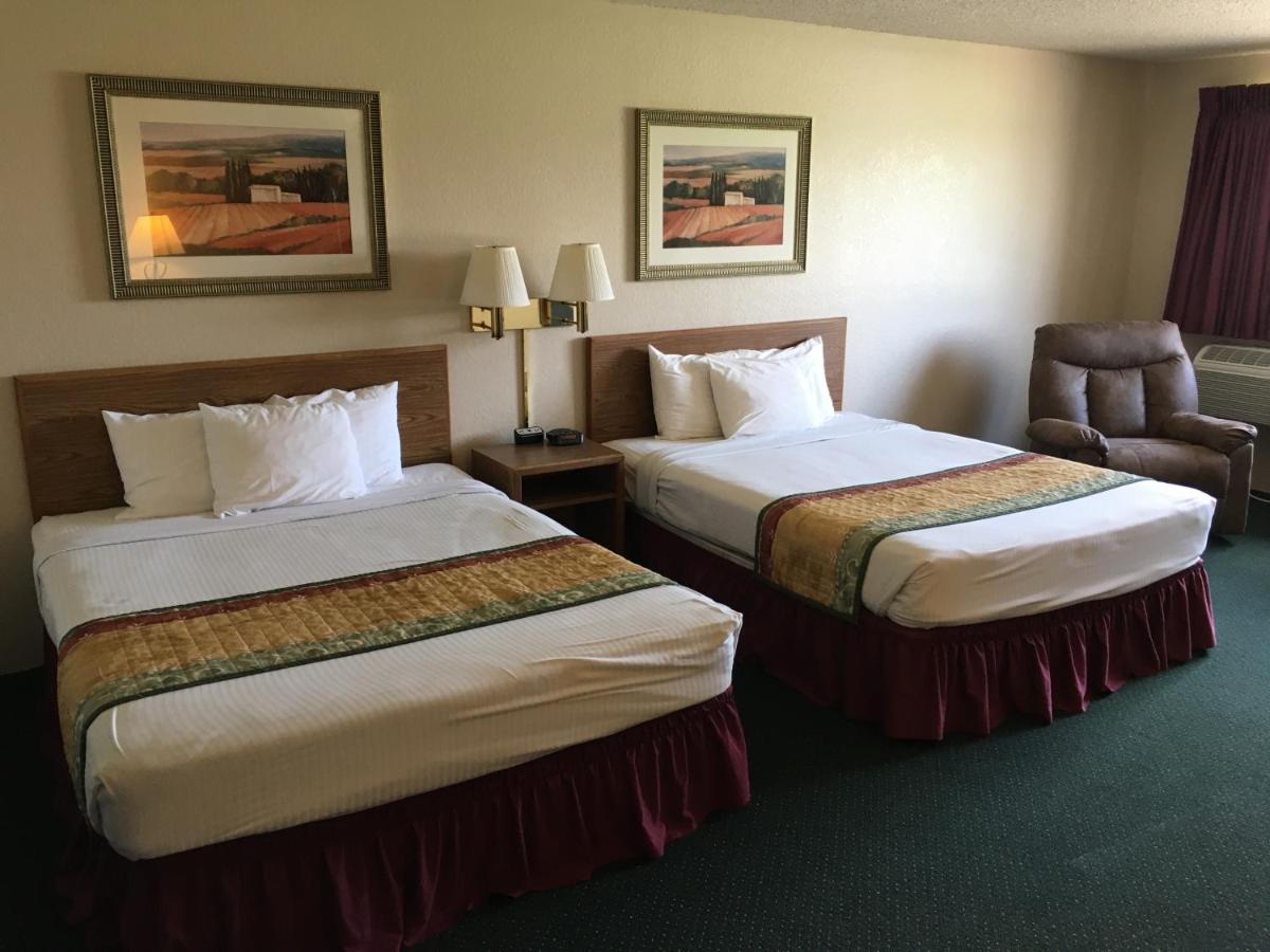 Cassville Four Seasons Inn & Suites Ngoại thất bức ảnh