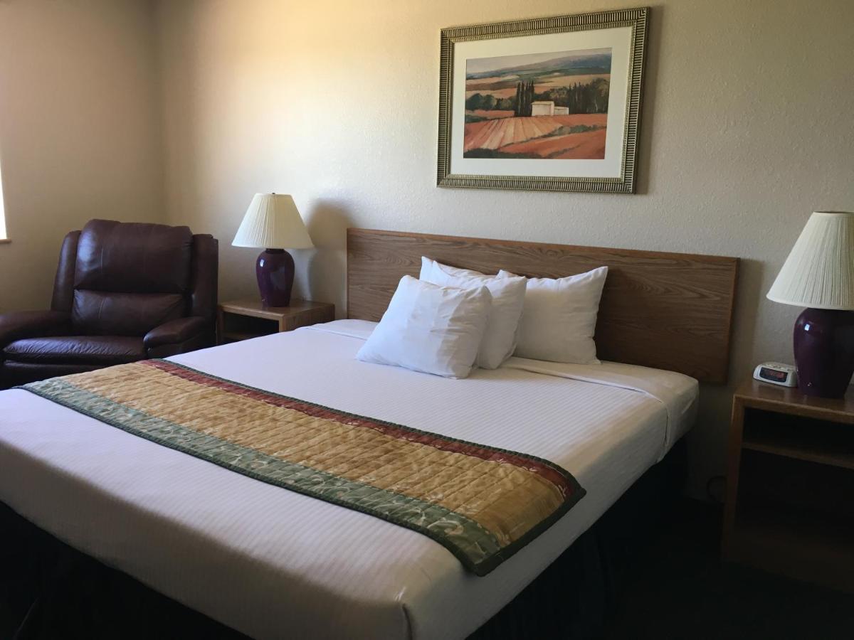 Cassville Four Seasons Inn & Suites Ngoại thất bức ảnh